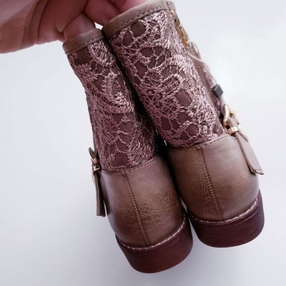 ‎Anthropologie Brown and Cream Distress Washed Lace Crochet Ankle Boots - Picture 4 of 6